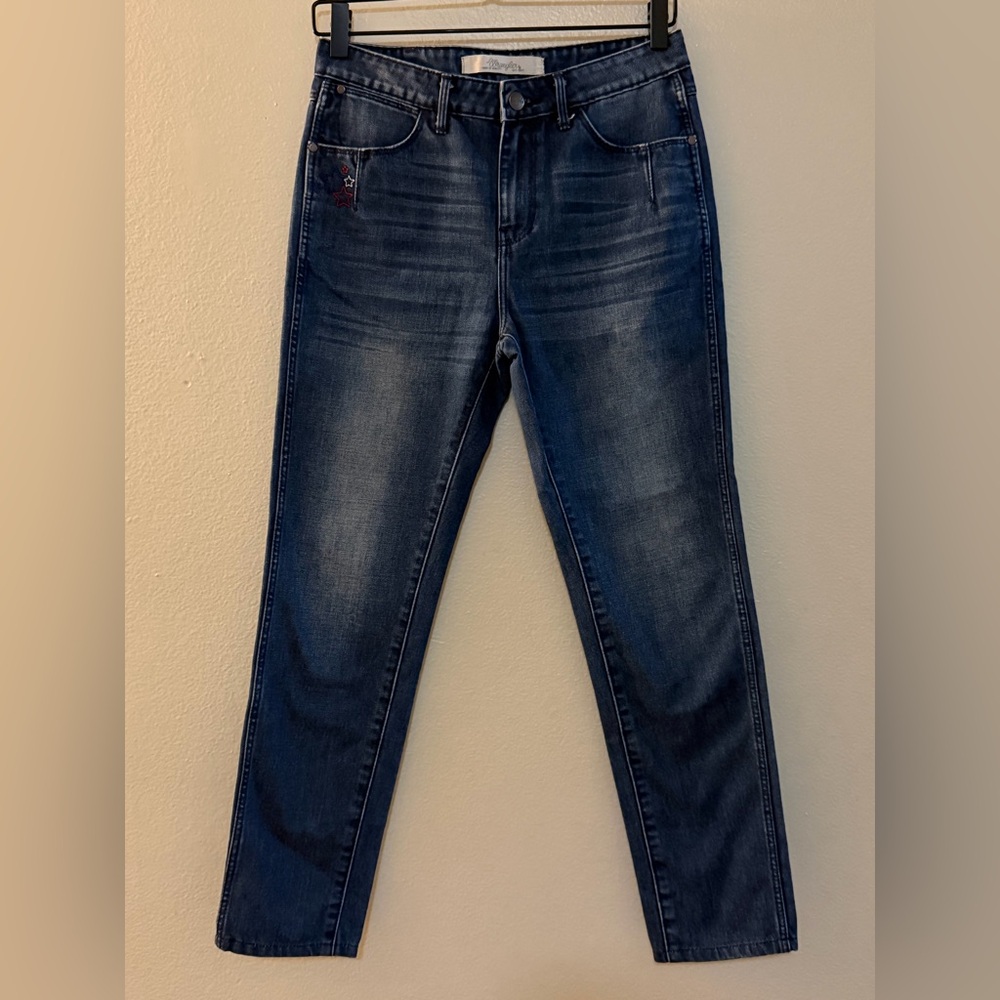 Wrangler Ashboro Star Embroidered Low Rise Jeans | Tag 26 (Fits 28/Size 6)